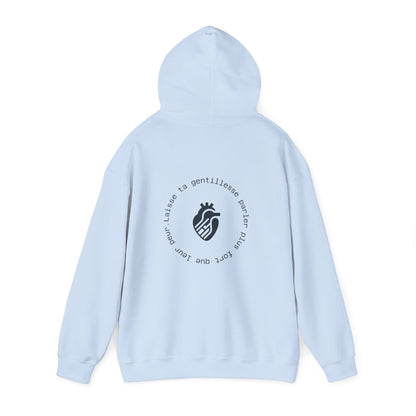 Laisse ta gentillesse parler plus fort que leur peur. Hoodie