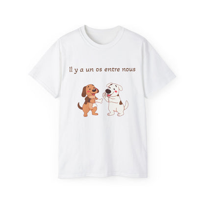 Il y a un os entre nous T-Shirt