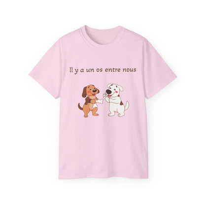Il y a un os entre nous T-Shirt
