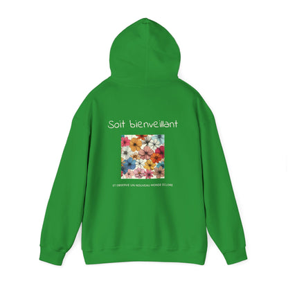 Soit bienveillant et Observe un Nouveau Monde Éclore. Hoodie