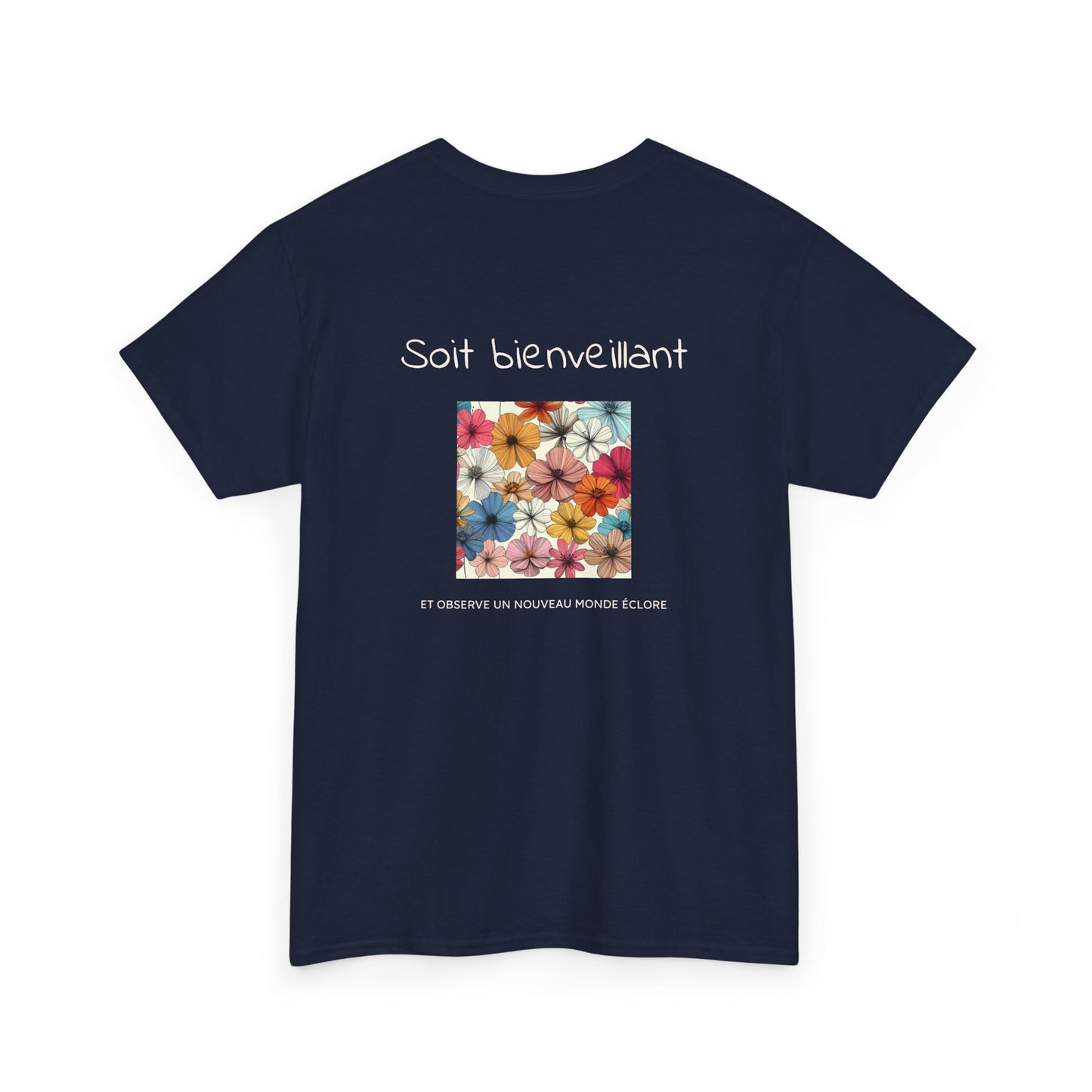 Soit bienveillant et Observe un Nouveau Monde Éclore T-Shirt