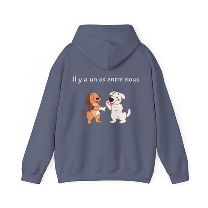 Il y a un os entre nous Hoodie