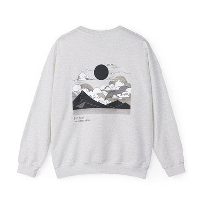 Soft heart, boundless skies. Sweat à col rond 