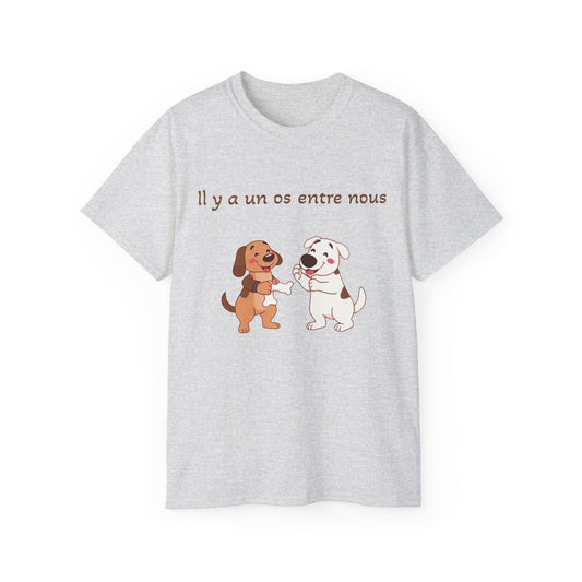 Il y a un os entre nous T-Shirt