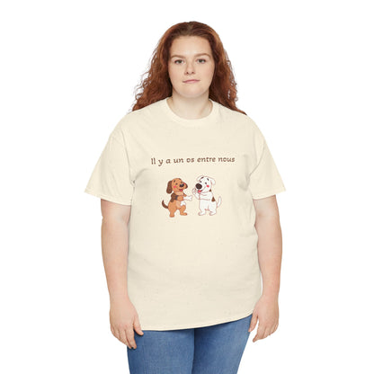 Il y a un os entre nous T-Shirt