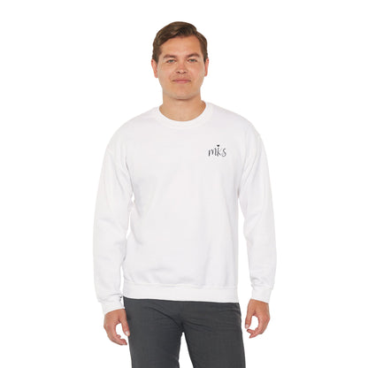 Même dans le silence, tu es visible Crewneck. Illustration by Moby Obscura