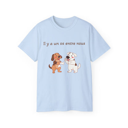 Il y a un os entre nous T-Shirt