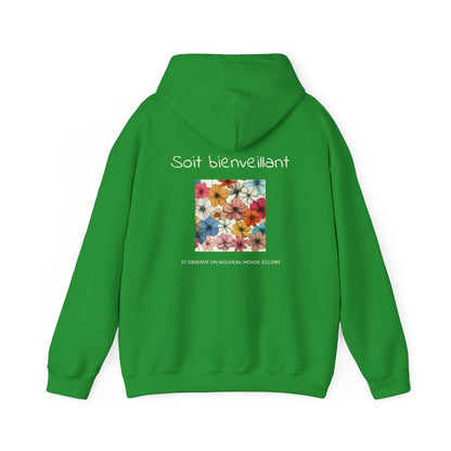 Soit bienveillant et Observe un Nouveau Monde Éclore. Hoodie