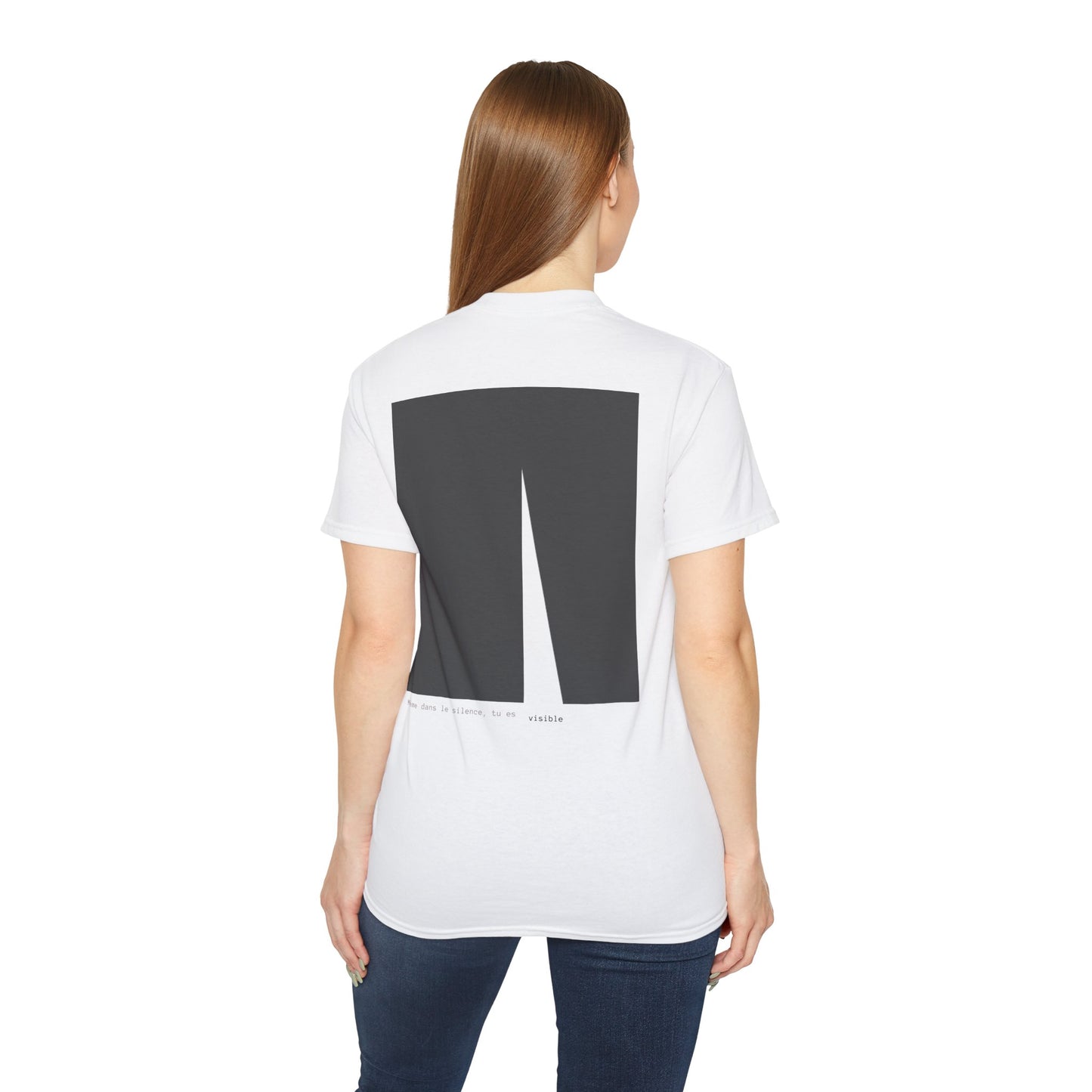 Même dans le silence, tu es visible T-Shirt. Illustration by Moby Obscura