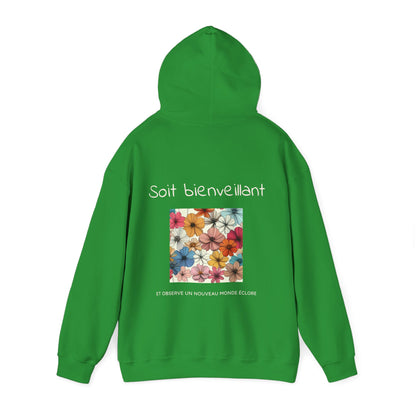 Soit bienveillant et Observe un Nouveau Monde Éclore Hoodie