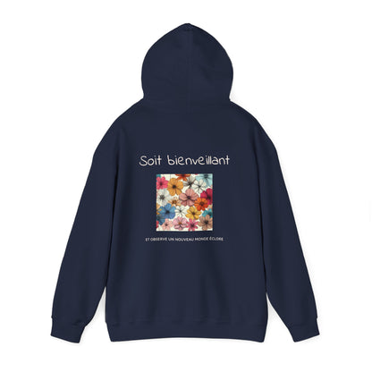 Soit bienveillant et Observe un Nouveau Monde Éclore. Hoodie