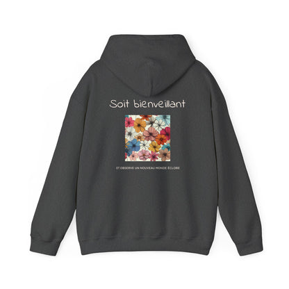 Soit bienveillant et Observe un Nouveau Monde Éclore. Hoodie