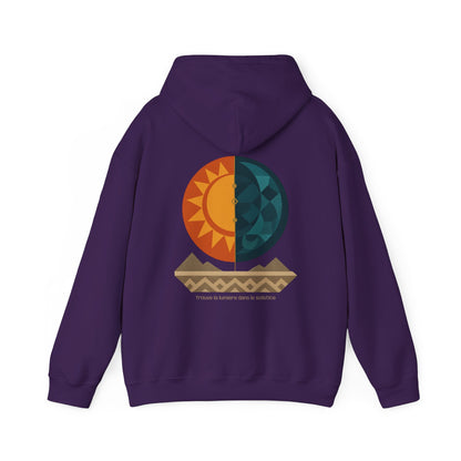 Trouve la lumière dans le solstice Hoodie