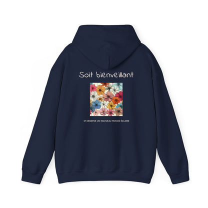 Soit bienveillant et Observe un Nouveau Monde Éclore. Hoodie