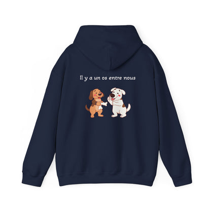 Il y a un os entre nous. Hoodie
